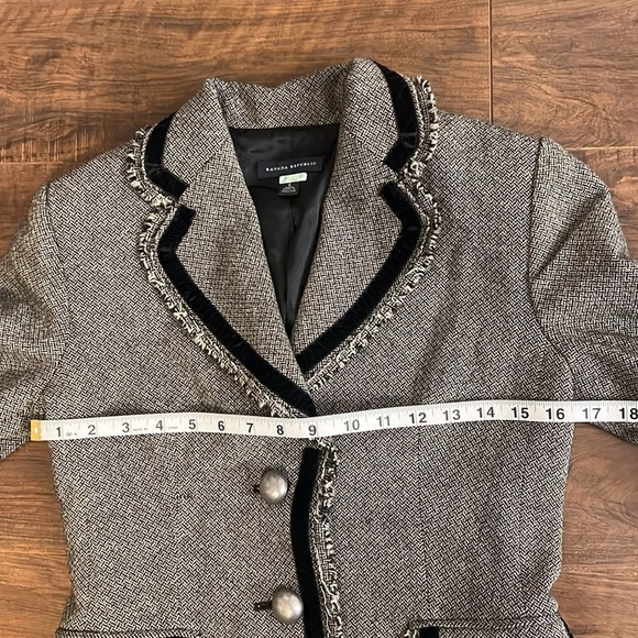 Banana Republic Fully Lined Wool Blazer with Faux Pockets with Trim, Sz. 4. - Picture 14 of 14